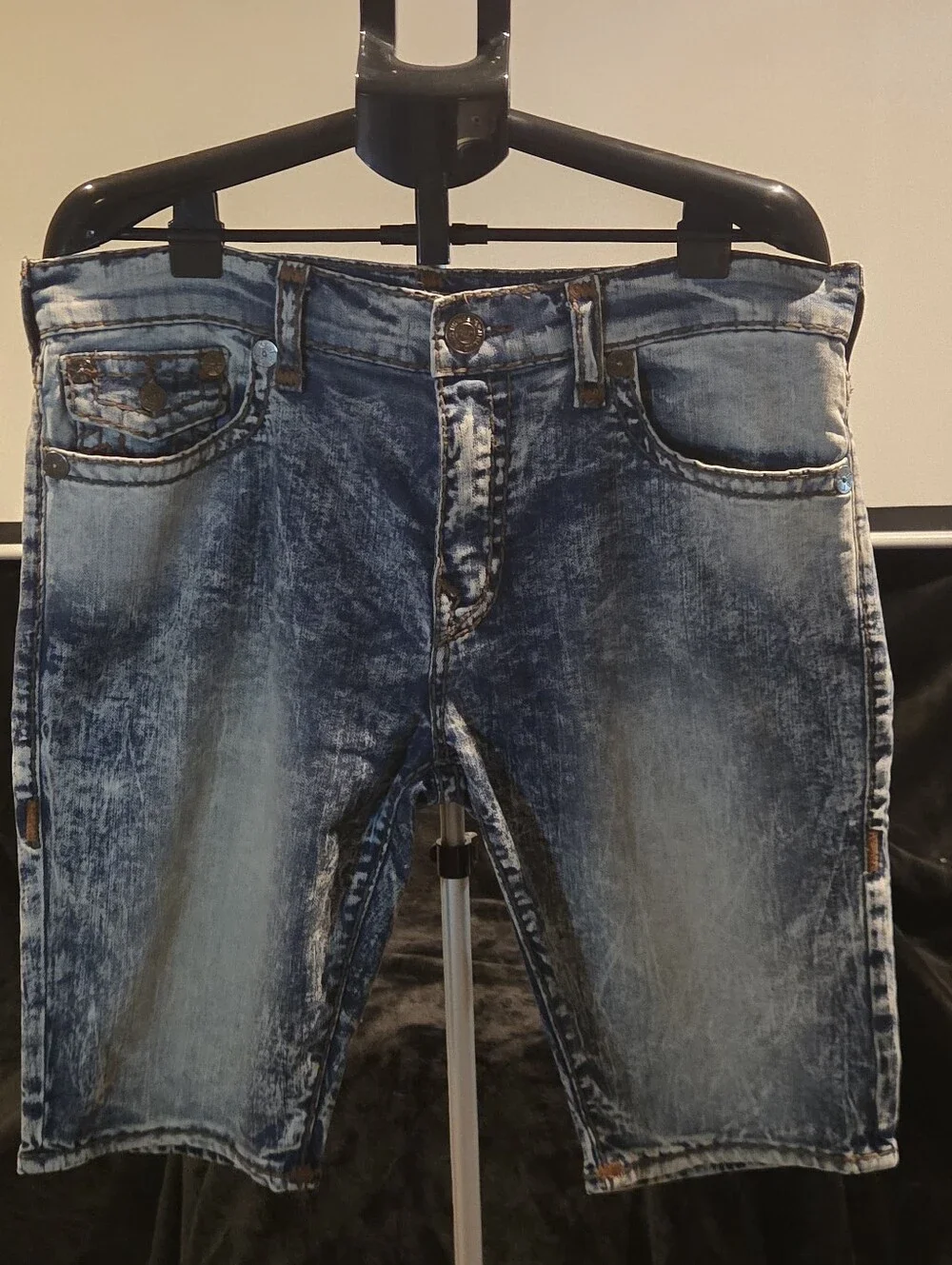 TitleTrue Religion Rocco Relaxed Skinny Denim Shorts - Acid Wash Big T Stitchin